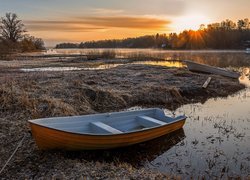 Zachód Słońca, Jezioro, Łódki, Oszronione, Suche, Trawy