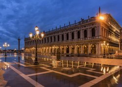 Pałac Dożów na Placu Świętego Marka w Wenecji nocą