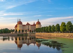 Niemcy, Saksonia, Pałac Moritzburg, Jezioro, Odbicie, Drzewa, Niebo