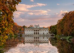 Pałac nad stawem w Łazienkach Królewskich w Warszawie