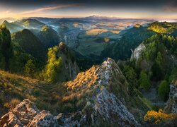 Panorama gór w słonecznym blasku