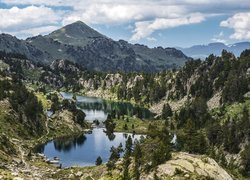Góry, Pireneje, Jeziora, Jezioro Estanh Redon, Jezioro Colomers, Park Narodowy Aiguestortes i Estany de Sant Maurici, Drzewa, Chmury, Hiszpania