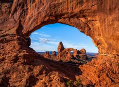 Stany Zjednoczone, Stan Utah, Park Narodowy Arches, Skały, Łuk, Niebo