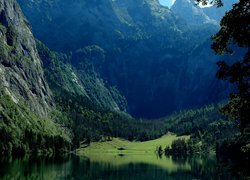Jezioro Konigssee, Park Narodowy Berchtesgaden, Lasy, Drzewa, Góry, Alpy Berchtesgadeńskie, Bawaria, Niemcy