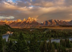 Góry, Teton Range, Rzeka, Snake River, Drzewa, Chmury, Park Narodowy Grand Teton, Wyoming, Stany Zjednoczone