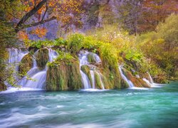 Park Narodowy Jezior Plitwickich, Drzewa, Skały, Wodospad, Jesień, Chorwacja