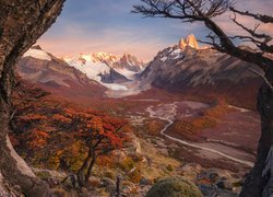 Argentyna, Patagonia, Park Narodowy Los Glaciares, Jesień, Góry, Szczyt Fitz Roy, Drzewa, Rzeka, Rio de las Vueltas