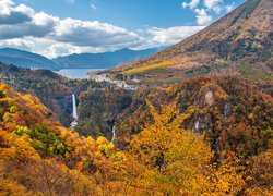 Park Narodowy Nikko na wyspie Honsiu jesienną porą