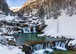 Park Narodowy Ordesa y Monte Perdido w Hiszpanii zimową porą