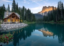 Park Narodowy Yoho, Góry, Jezioro Emerald Lake, Drzewa, Dom, Prowincja Kolumbia Brytyjska, Kanada