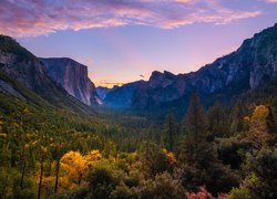 Stany Zjednoczone, Kalifornia, Park Narodowy Yosemite, Góry, Skały, Jesień, Drzewa