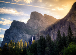 Park Narodowy Yosemite z wodospadem Horsetail