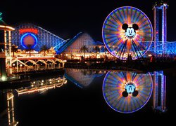 Park rozrywki Disneyland w Anaheim nocą