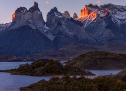 Park Narodowy Torres del Paine, Góry Cordillera del Paine, Masyw Torres del Paine, Jezioro, Patagonia, Chile