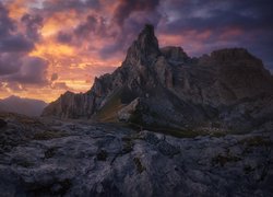 Góry Kantabryjskie, Pasmo Picos de Europa, Park Narodowy Picos de Europa, Skały, Zachód słońca, Chmury, Asturia, Kantabria, Hiszpania