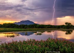 Stany Zjednoczone, Arizona, Hrabstwo Yavapai, Prescott, Jezioro Willow Lake, Piorun, Burza