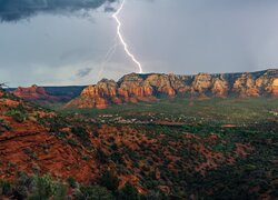 Stany Zjednoczone, Arizona, Sedona, Skały, Chmury, Piorun, Drzewo