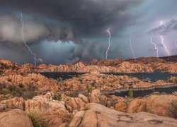 Skały, Jezioro, Watson Lake, Chmury, Pioruny, Prescott, Arizona, Stany Zjednoczone