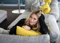 Kobieta, Hilary Duff, Kanapa