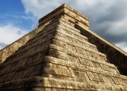 Piramida Kukulkana w starożytnym mieście Chichén Itzá w Meksyku