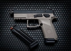 Pistolet CZ P-07 z magazynkiem