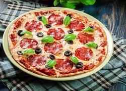 Pizza, Salami, Oliwki, Listki