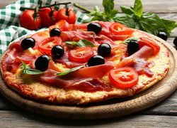 Pizza z szynką i pomidorami