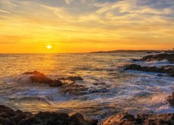 Morze, Skały, Zachód słońca, Plaża Elie Beach, Miejscowość Elie, Szkocja