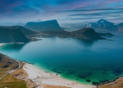 Plaża Haukland na Lofotach w Norwegii