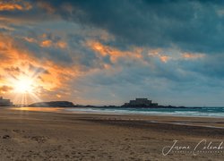 Plaża i Fort National w gminie Saint Malo w Bretanii