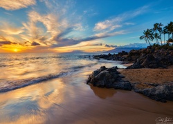 Plaża Kihei z górami West Maui w oddali