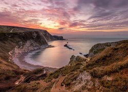 Plaża Man OWar Beach nad zatoką w hrabstwie Dorset