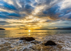 Hiszpania, Galicja, Portosin, Plaża Playa de Coira, Morze, Wschód słońca, Chmury