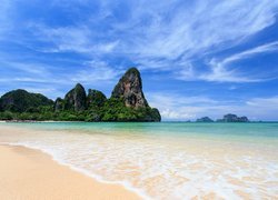 Morze Andamańskie, Plaża Railay Beach, Skały, Prowincja Krabi, Tajlandia, Drzewa, Chmury