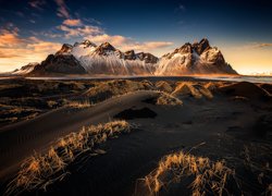 Plaża Stokksnes, Niebo, Chmury, Góry, Vestrahorn, Sucha, Trawa, Islandia