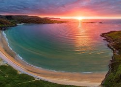 Morze, Wybrzeże, Plaża, Tra Na Rosann Beach, Skały, Roślinność, Zachód słońca, Półwysep Rosguill, Hrabstwo Donegal, Irlandia