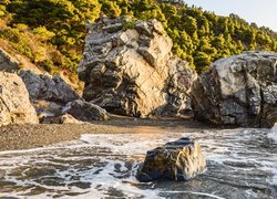 Grecja, Wyspa Skopelos, Wybrzeże, Plaża Velanio, Skały, Fale