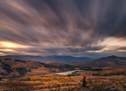 Pochmurne niebo nad doliną Methow Valley