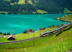 Pociąg, Jezioro Lungern, Szwajcaria