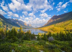 Stany Zjednoczone, Stan Montana, Park Narodowy Glacier, Jezioro, Saint Mary Lake, Góry, Drzewa, Chmury