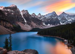 Jezioro, Moraine Lake, Góry, Lasy, Drzewa, Park Narodowy Banff, Prowincja Alberta, Kanada