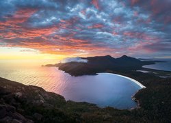 Morze, Skały, Kamienie, Zachód słońca, Chmury, Półwysep Freycineta, Park Narodowy Freycineta, Tasmania, Australia