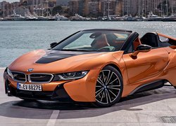 Pomarańczowe BMW i8