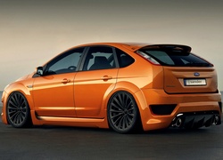 Pomarańczowy ford focus st