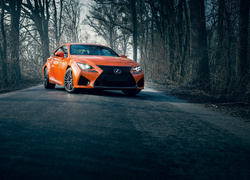 Pomarańczowy Lexus RC F rocznik 2017