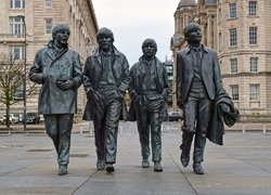 Pomnik członków zespołu The Beatles na ulicy w Liverpool
