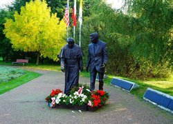 Polska, Gdańsk, Park im. Ronalda Reagana, Alejka, Posągi, Pomnik, Papież, Jan Paweł II, Ronald Reagan