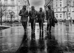 Pomnik The Beatles w Liverpoolu w Anglii