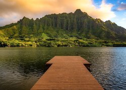 Góry, Pomost, Drzewa, Chmury, Jezioro, Molii Pond, Wyspa Oahu, Hawaje, Stany Zjednoczone