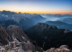 Poranna mgła nad Dolomitami